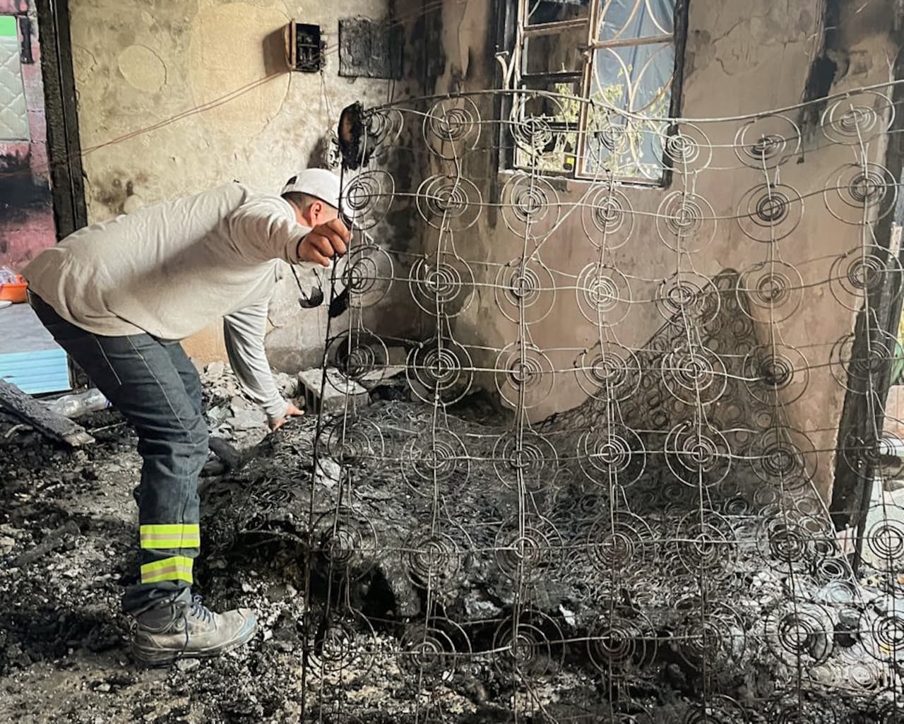 Se quema hogar de adultos mayores en la colonia Santa Rosa en Mérida / Gobierno de Yucatán reconstruirá parte de su vivienda
