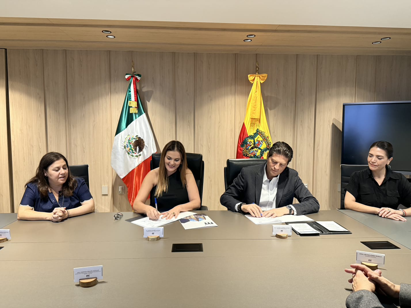 Cecilia Patrón Laviada, firmó junto a su homólogo de Morelia, Michoacán, Alfonso Martínez Alcázar, un Convenio de Colaboración