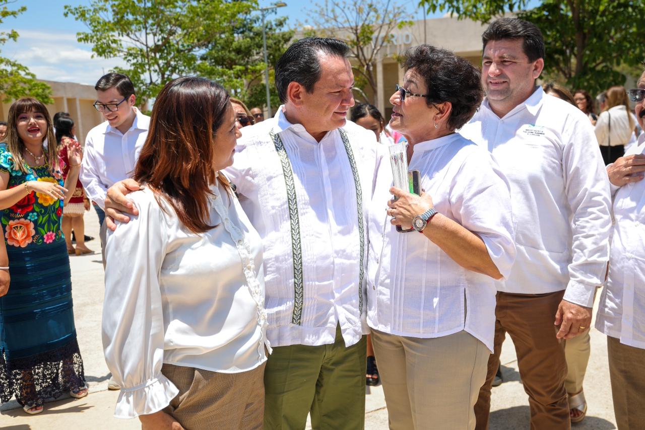 Gobernador JDM anunció que se otorgará un día adicional de aguinaldo a maestros /Iniciarán basificaciones en telebachillerato comunitario / Habrá apoyo para adquisición de laptops