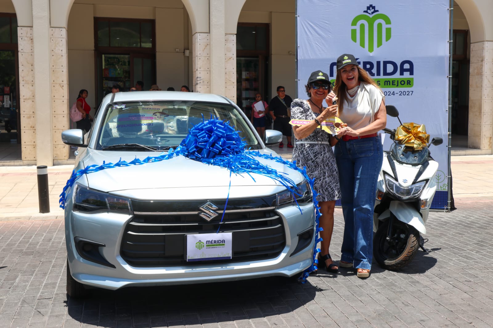 La alcaldesa Cecilia Patrón Laviada entregó los premios del sorteo del predial, “Gana Mérida, Ganas Tú 2026”