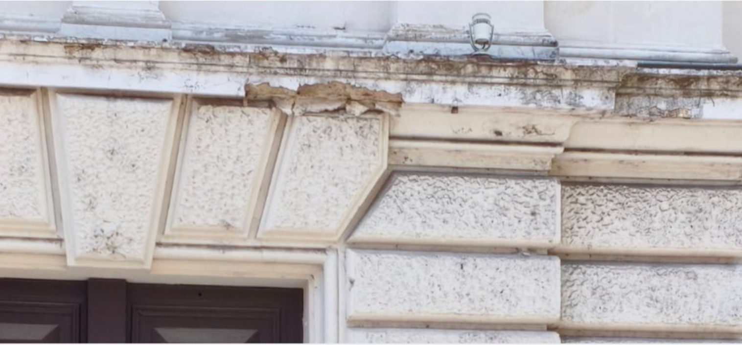 El Teatro José Peón Contreras registró hoy un desprendimiento de cornisa / Se deteriora el histórico inmueble ubicado en el centro de Mérida cerrado por un siniestro