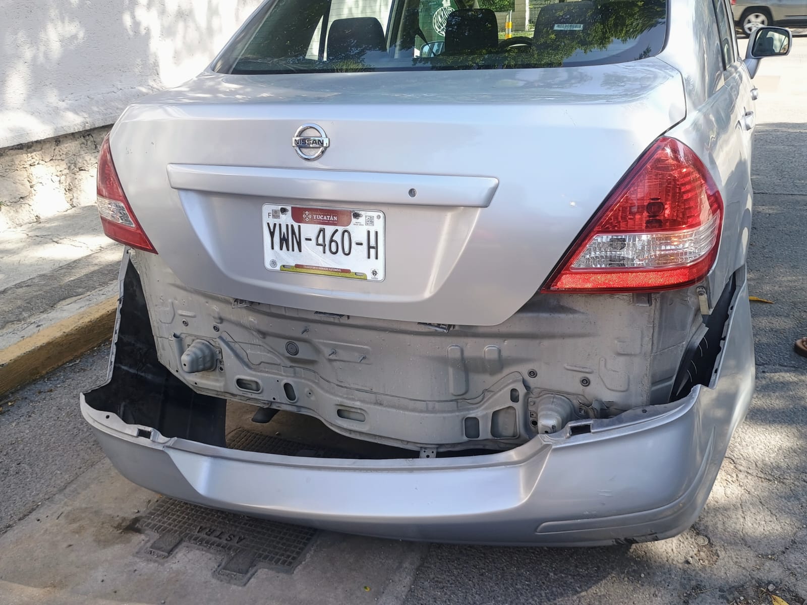 Conductor del servicio de Uber moto, Gilberto Fernando, ocasionó un accidente de tránsito al chocar por alcance un vehículo compacto