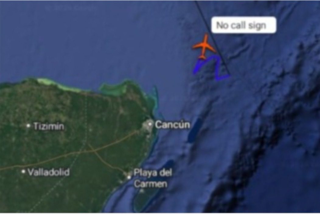 En costas de la península de Yucatán aeronave del sistema de alerta y control aerotransportado (AWACS) operada por la Fuerza Aérea de los Estados Unidos