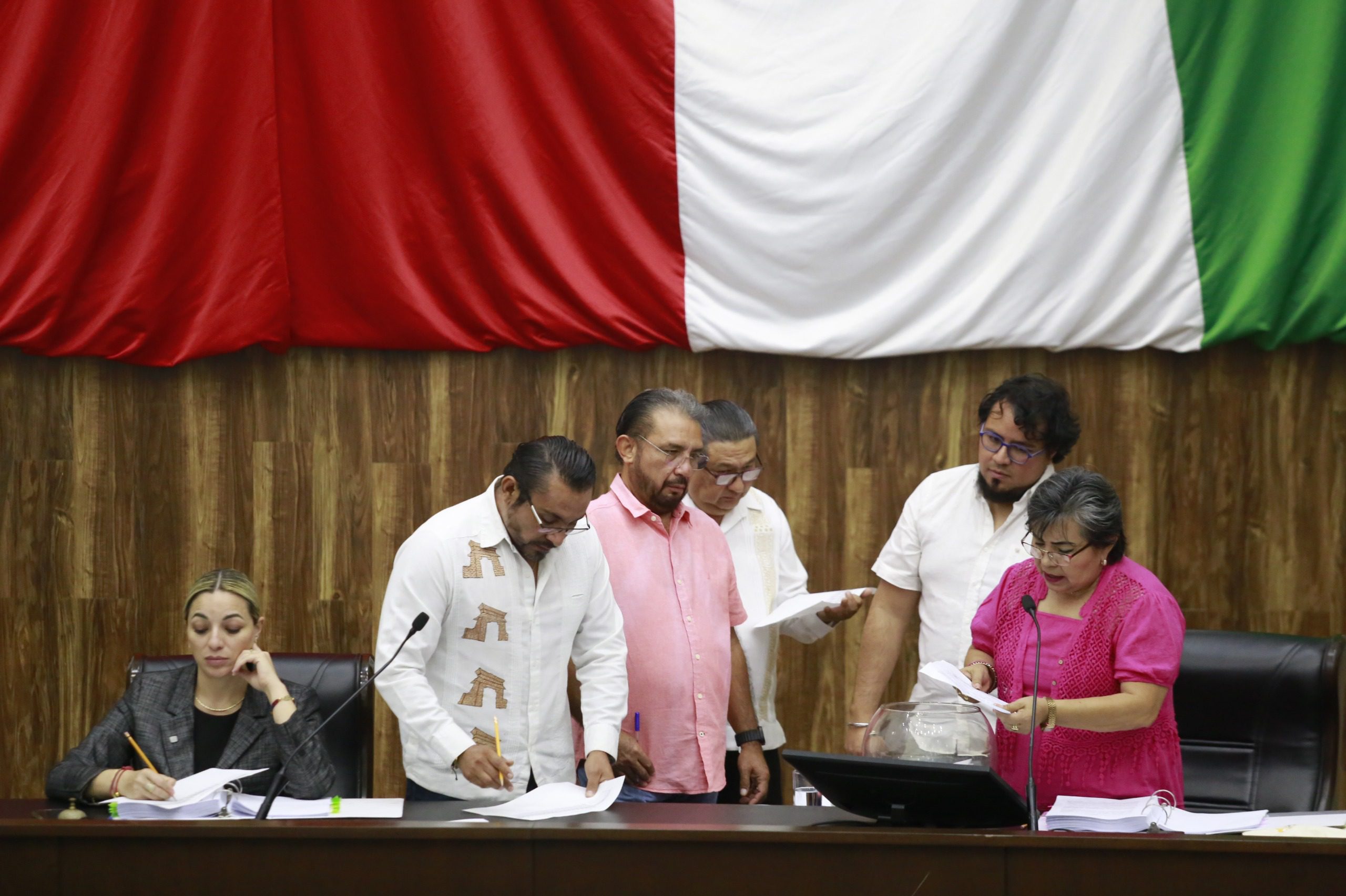 En el Congreso del Estado se aprobó una reforma que reduce las regidurías en los Ayuntamientos / También aprobaron nulidad electoral por intervención extranjera