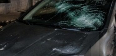 Detenido y a proceso por darle batazos a un coche en la comisaría de Dzununcán / Aporreó auto y profirió amenazas a una persona