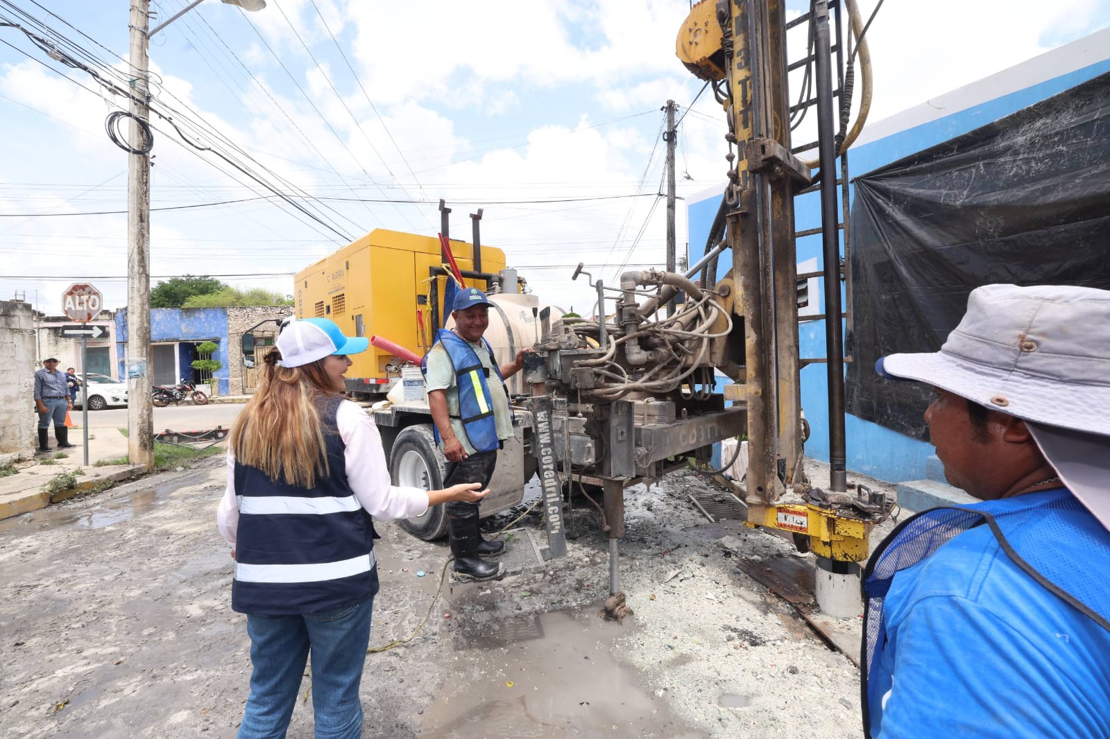 El Ayuntamiento de Mérida perfora en zonas con mayor acumulación de agua 120 pozos nuevos / Alcaldesa CPL visitó puntos de las colonias y fraccionamientos Mulsay, Juan Pablo II, Centro y Sambulá