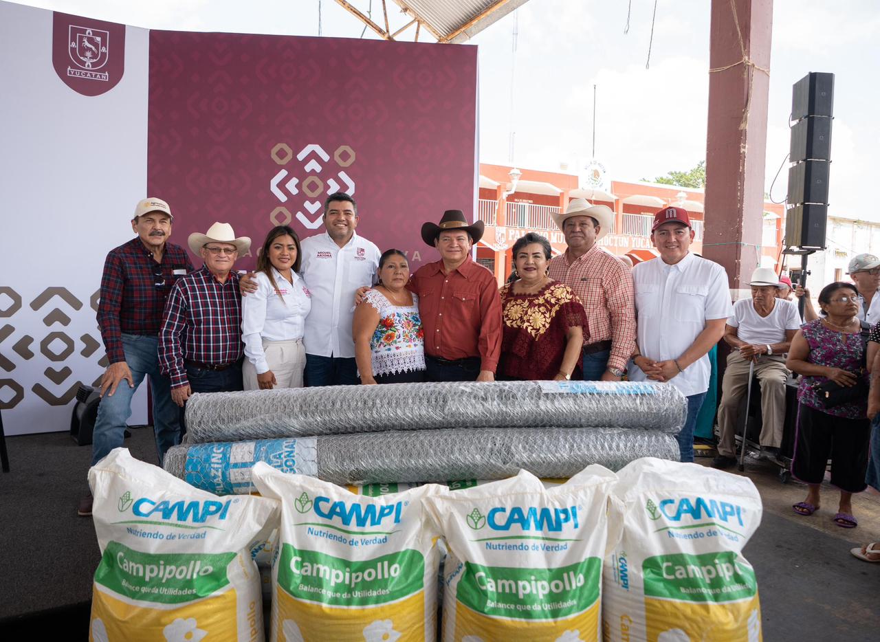 Gobernador Joaquín Díaz Mena recorrió Hoctún e Izamal para entregar apoyos para la ganadería, apicultura y agricultura / El programa Caminos Renacimiento ejerce 60 millones de pesos en 750 kilómetros de caminos