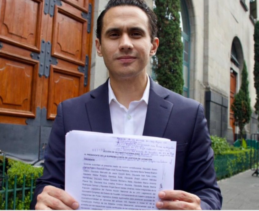 El diputado panista, Álvaro Cetina, acudió a la SCJN a presentar “una acción de inconstitucionalidad relacionada con la reforma a la Ley de la Agencia de Transporte de Yucatán”