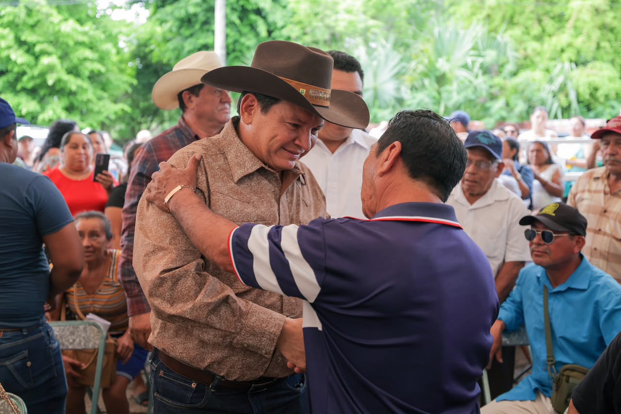 Gobernador Joaquín Díaz Mena llevó apoyos del Renacimiento Agropecuario a productoras y productores de Tekax y Tzucacab, Yucatán
