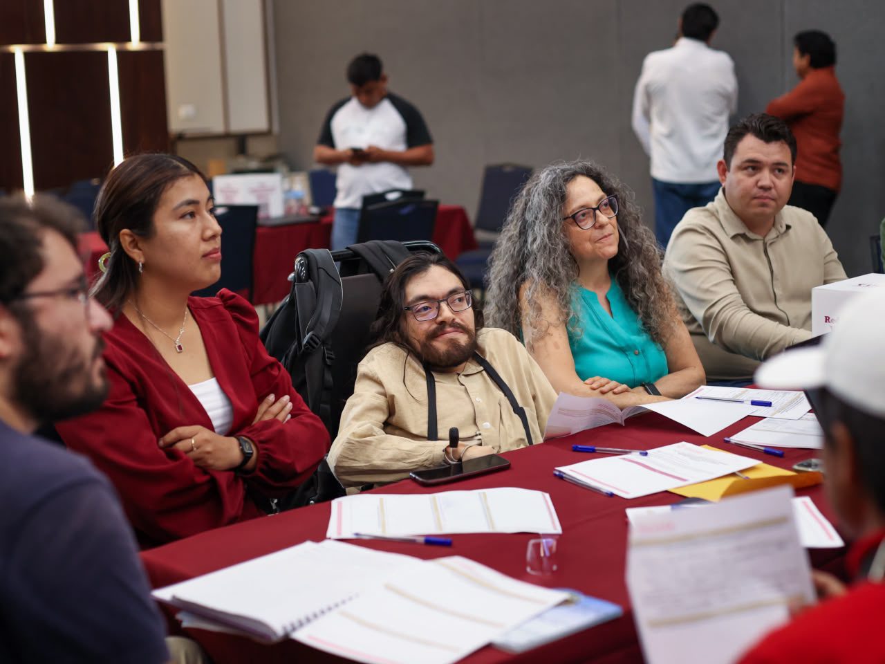 “Habitantes de diversas colonias coincidieron en respaldar las propuestas presentadas en las mesas de diálogo para la construcción del Plan Metropolitano”, dice el gobierno estatal