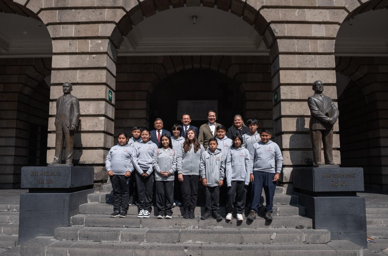 Gobernador Joaquín Díaz Mena acompañó a 11 niñas y niños yucatecos ganadores de la Olimpiada del Conocimiento Infantil 2026