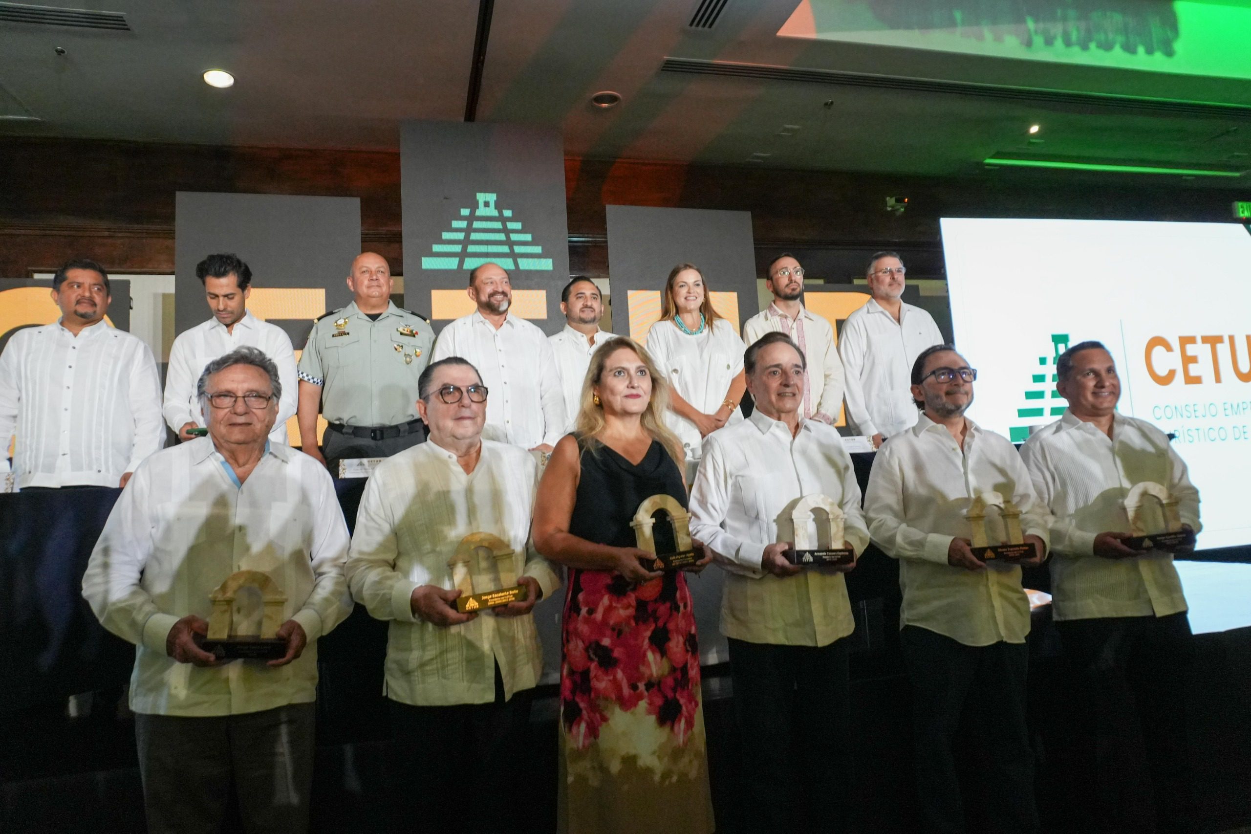 Tomó protesta la Mesa Directiva 2026-2027 del Consejo Empresarial Turístico de Yucatán / Flota Ocampo dijo que en 2026, se prevé superar los 500 mil cruceristas