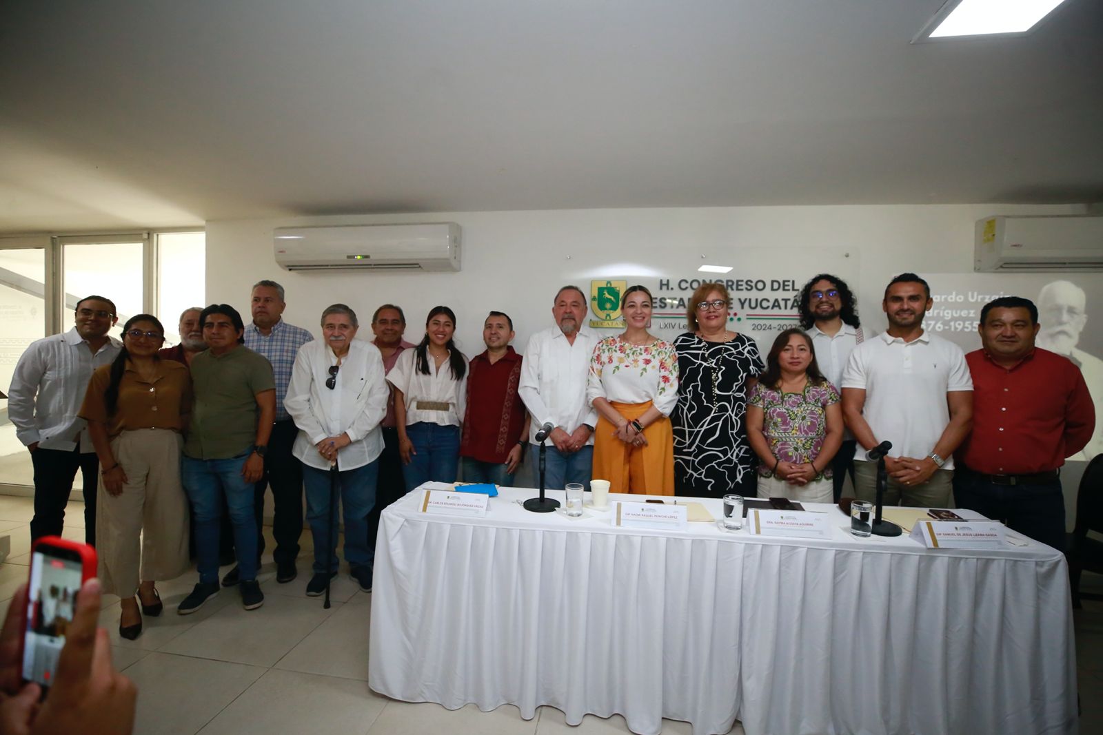 En el Congreso de Yucatán tuvo lugar la conferencia “Solidaridad Cubana Yucateca” encabezada por Carlos Bojórquez Urzaiz y la diputada Naomi Peniche López