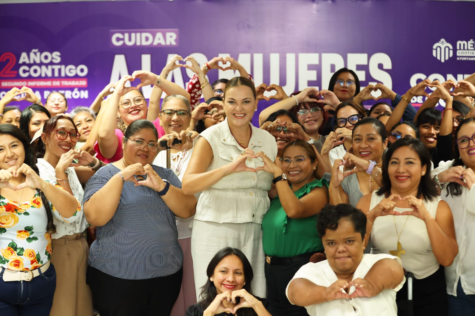 La presidenta municipal Cecilia Patrón reconoció a las integrantes de la “primera generación del programa Educación Universitaria para las Mujeres”