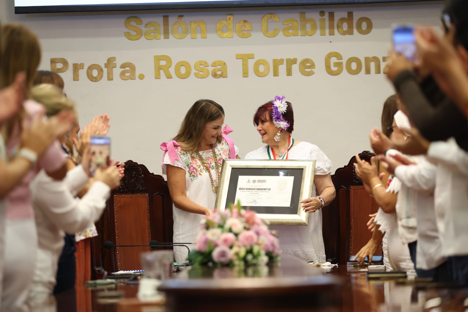 María Beatriz Yáñez Semerena “La Bomba” recibió la Medalla de Honor Héctor Herrera “Cholo” 2026 en Sesión Solemne de Cabildo de Mérida
