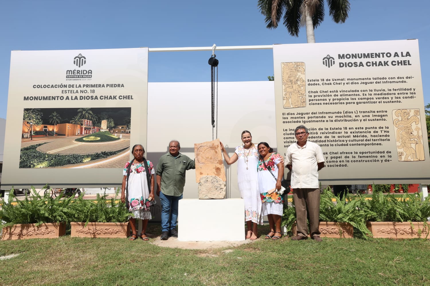 La presidenta municipal de Mérida, Cecilia Patrón Laviada, encabezó la colocación de la primera piedra de la réplica monumental de la Estela Maya 18 de Uxmal