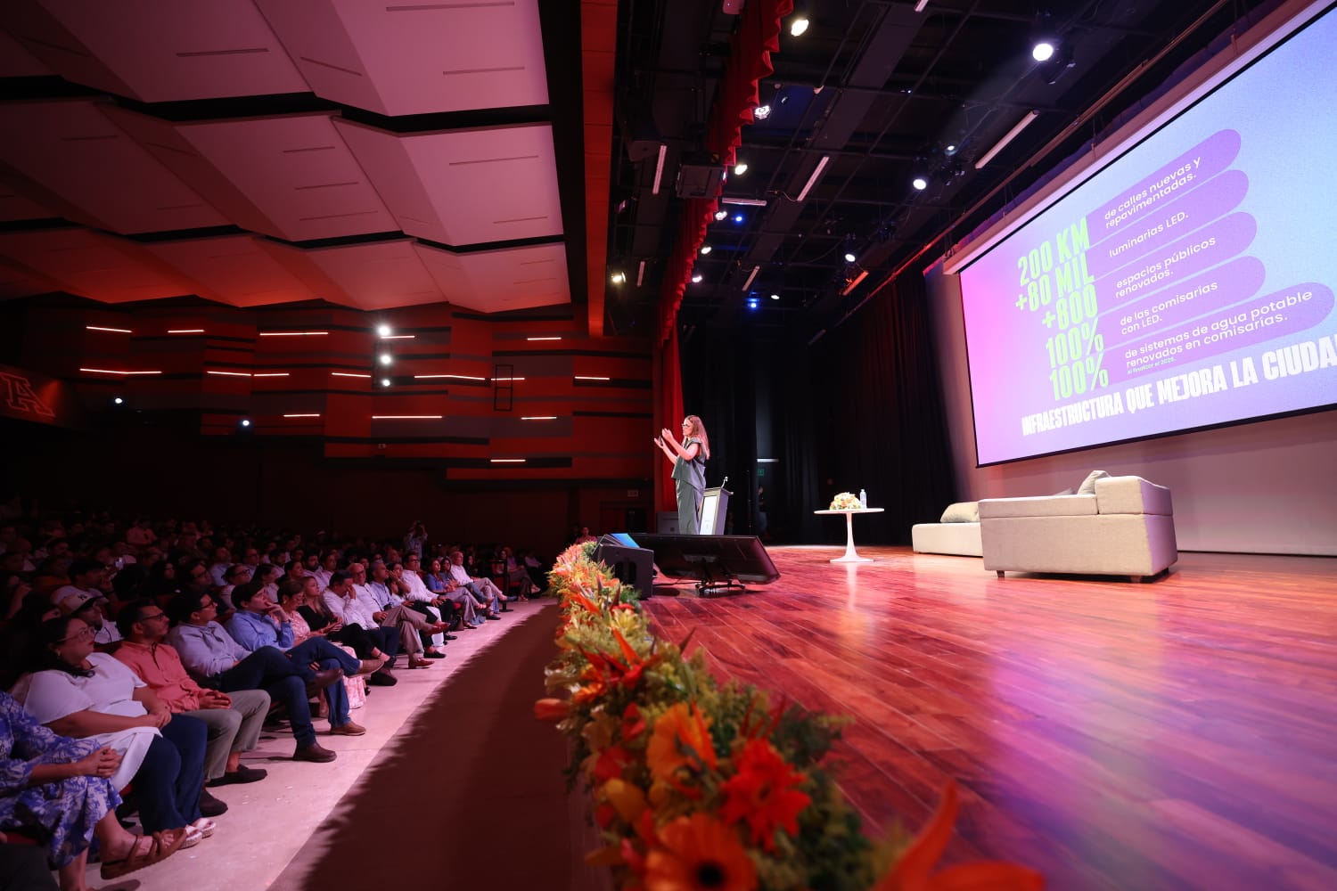 Alcaldesa Cecilia Patrón Laviada presentó conferencia magistral “El Momento de Mérida”, realizada en el marco de la quinta edición de El Momento Mexicano, MUUK, que se llevó a cabo en Universidad Anáhuac Mayab