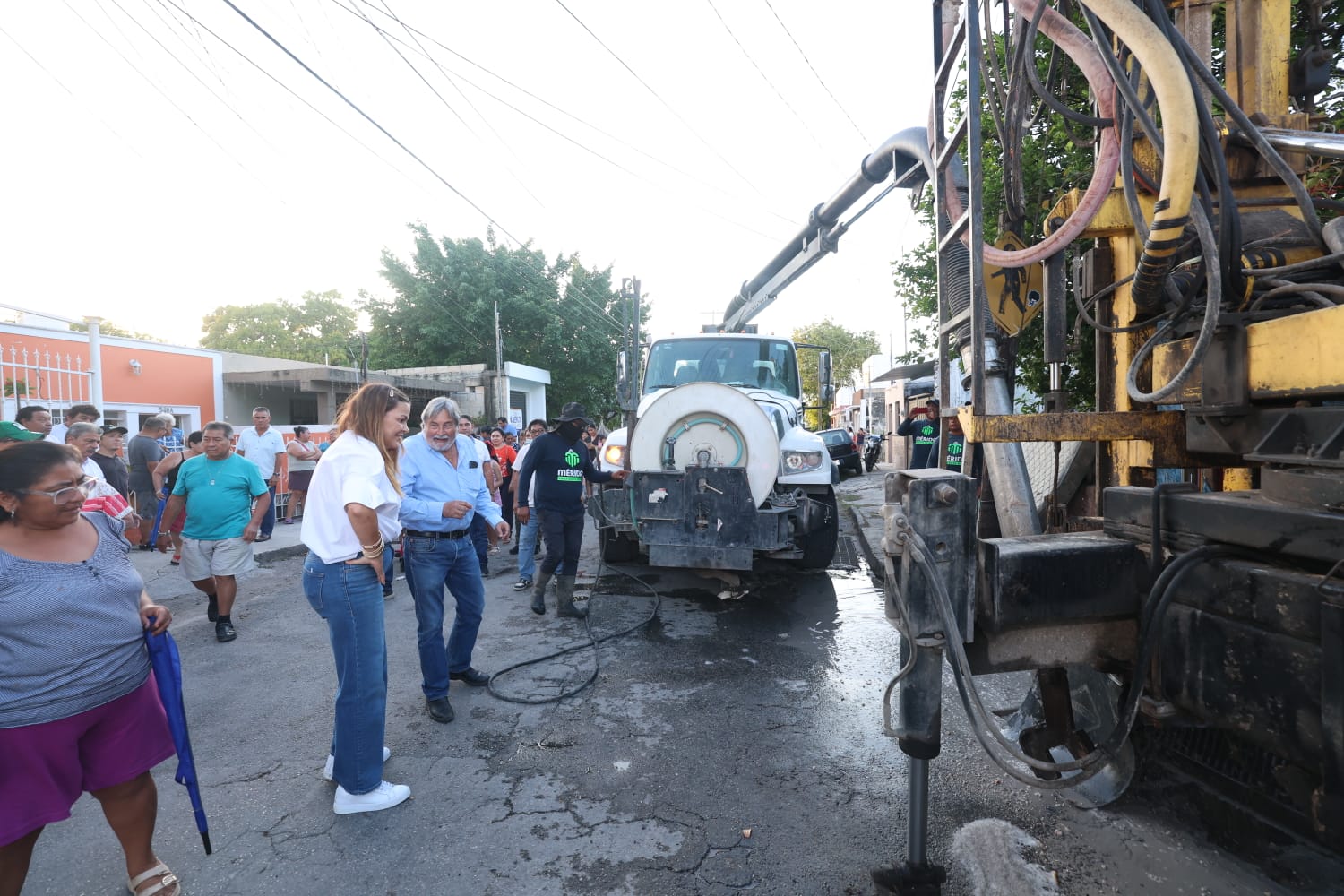 Alcaldesa Cecilia Patrón Laviada “supervisa de manera permanente los trabajos de las brigadas del Ayuntamiento de Mérida, que atienden desazolves, limpieza de rejillas, perforación y rehabilitación de pozos”