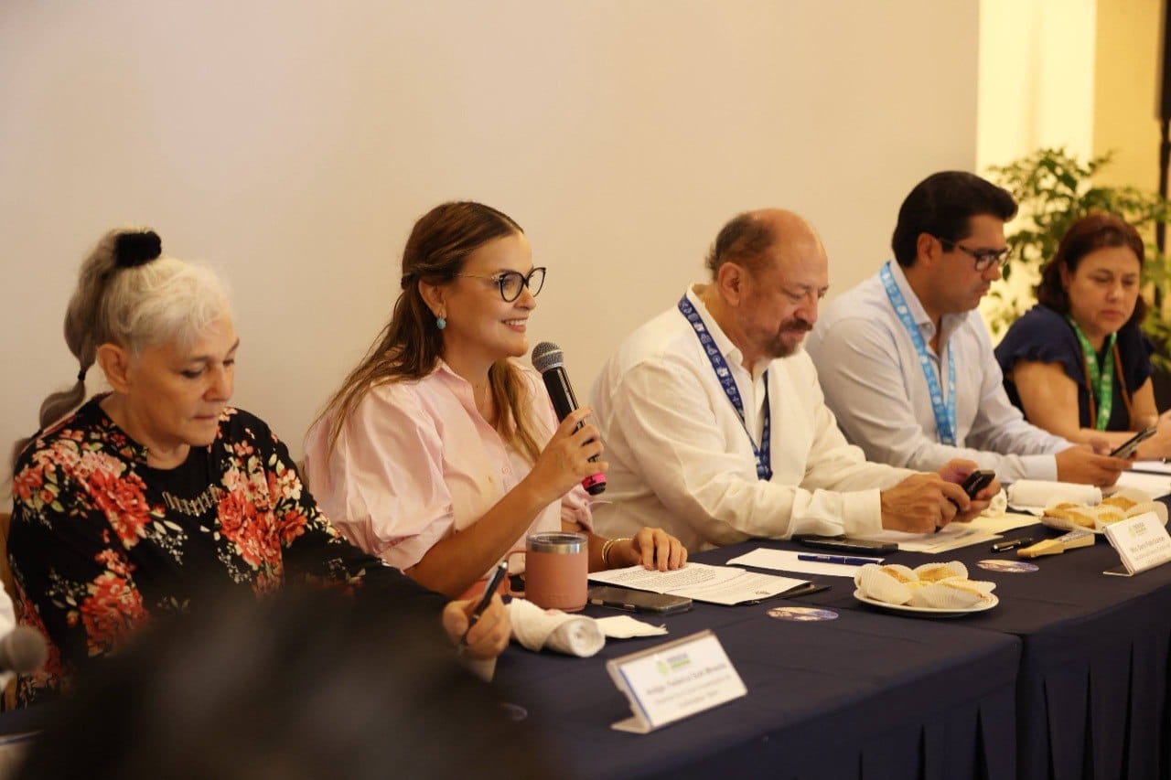 Cecilia Patrón Laviada, presentó ante integrantes del Consejo Consultivo de Turismo el proyecto del primer Parador Turístico Comunitario de Dzibilchaltún