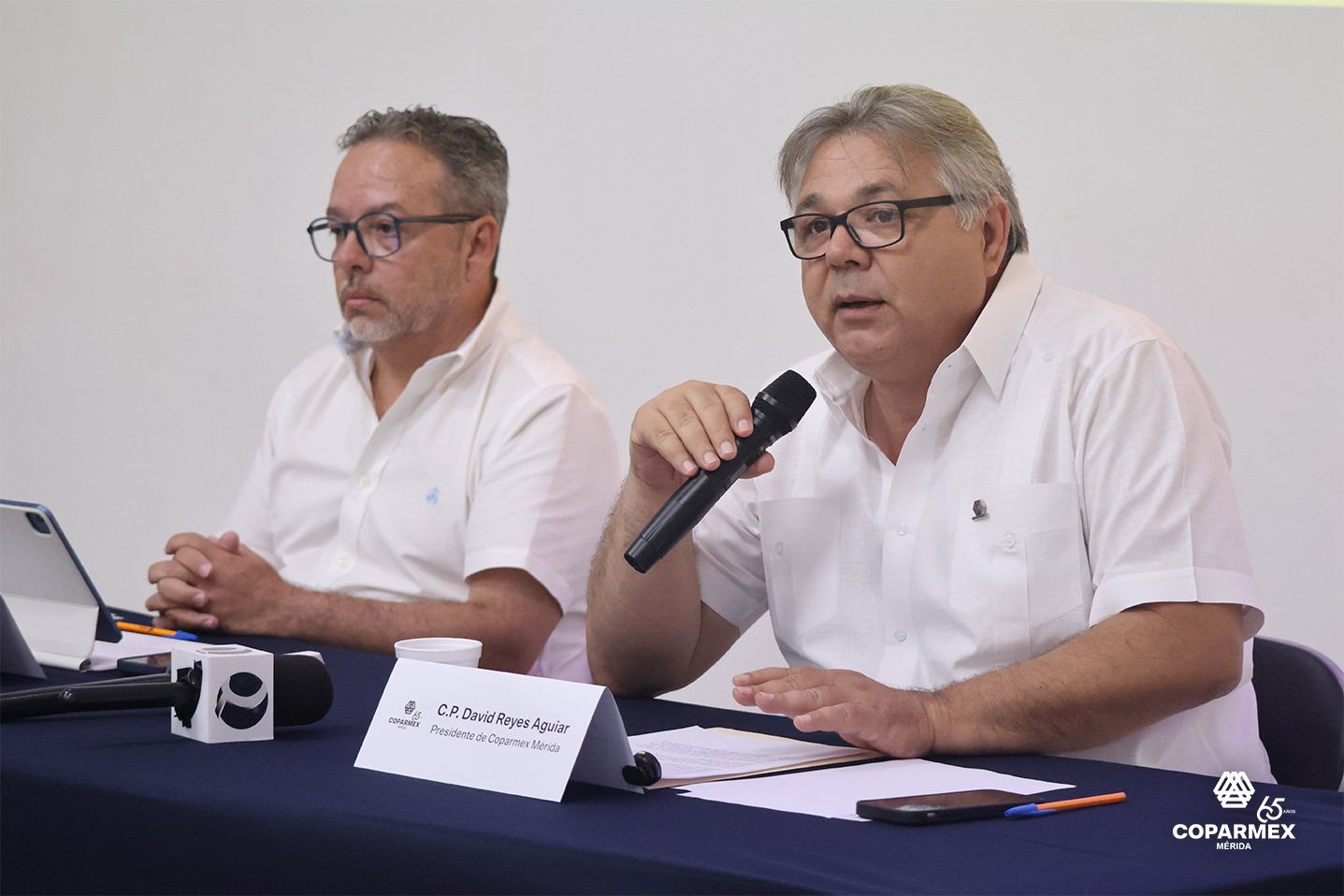 No somos los villanos, dijo hoy en conferencia de prensa el presidente de la Coparmex Mérida, David Reyes Aguiar, quien aseguró que dicha narrativa está “matando la inversión”