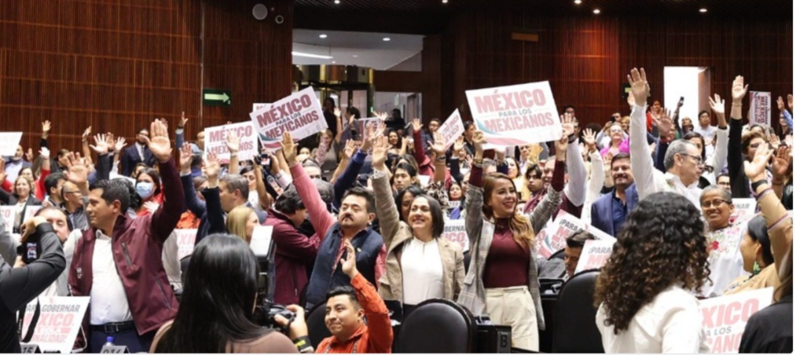 El presidente y gobernadores no podrán tener otra nacionalidad que la mexicana / Por mayoría calificada, la Cámara de Diputados aprobó, en lo general, dictamen a la iniciativa presidencial