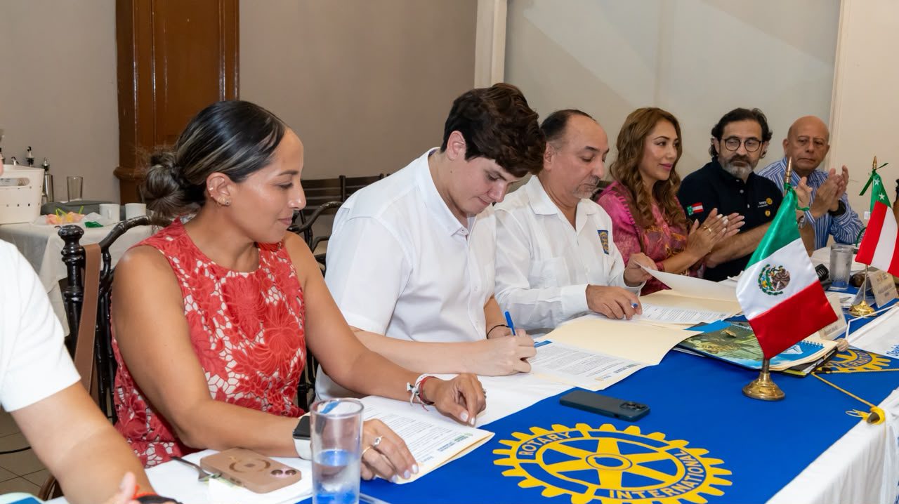 El DIF Municipal y el Club Rotario Itzáes, A.C., firmaron una Carta de Intención para impulsar proyectos de ayuda alimentaria, apoyos funcionales y de movilidad
