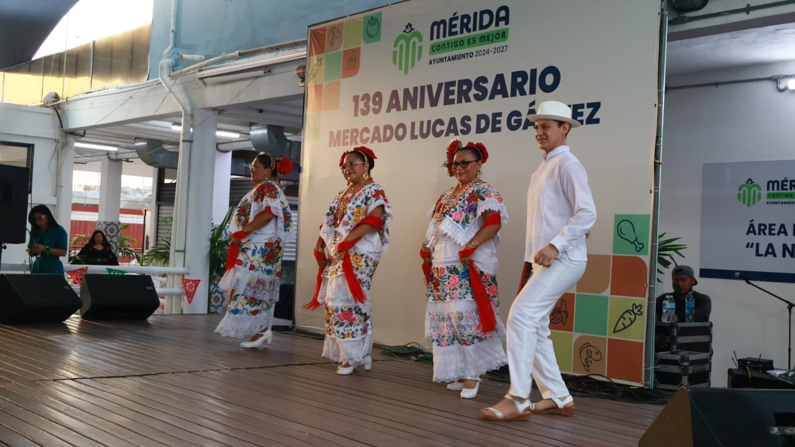 El mercado Lucas de Gálvez festejó su 139 aniversario con una fiesta llena de colorido, música y tradición, en un encuentro que reunió a cientos de personas en la Nueva Placita