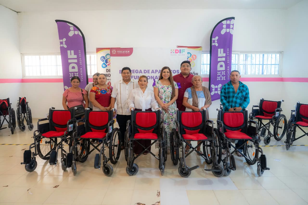 Entrega DIF Yucatán sillas de ruedas para facilitar la movilidad de personas en Temozón / Los apoyos gratuitos contribuyen a mejorar la autonomía de las personas beneficiarias