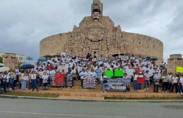 Personal del IMSS llevó a cabo una jornada nacional de protestas masivas que incluyó a Yucatán: denuncian falta de insumos, equipo médico y precaria atención / No más ley mordaza, exigen / También piden aumento salarial del 10% y más personal