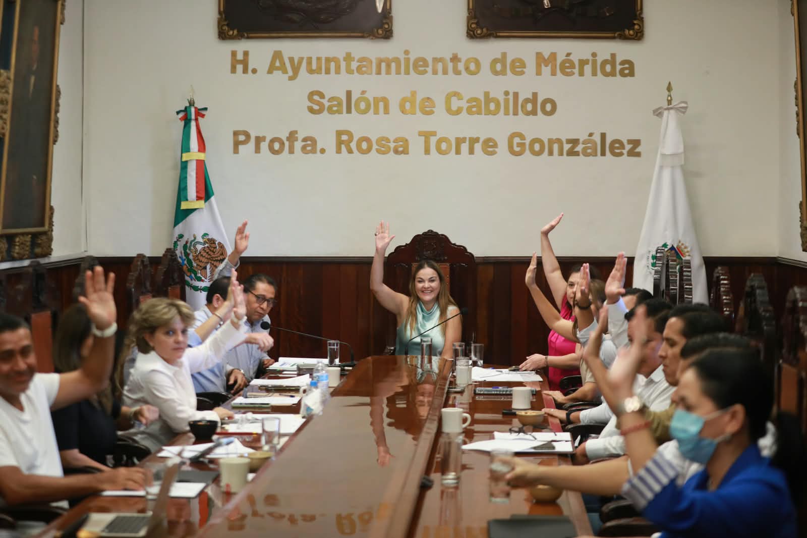 Aprueba Cabildo de Mérida nombramiento de Diana Mercedes Canto Moreno como titular de la Secretaría de Participación y Atención Ciudadana en sustitución de Carlos Carillo quien se fue a grillar con Liborio Vidal