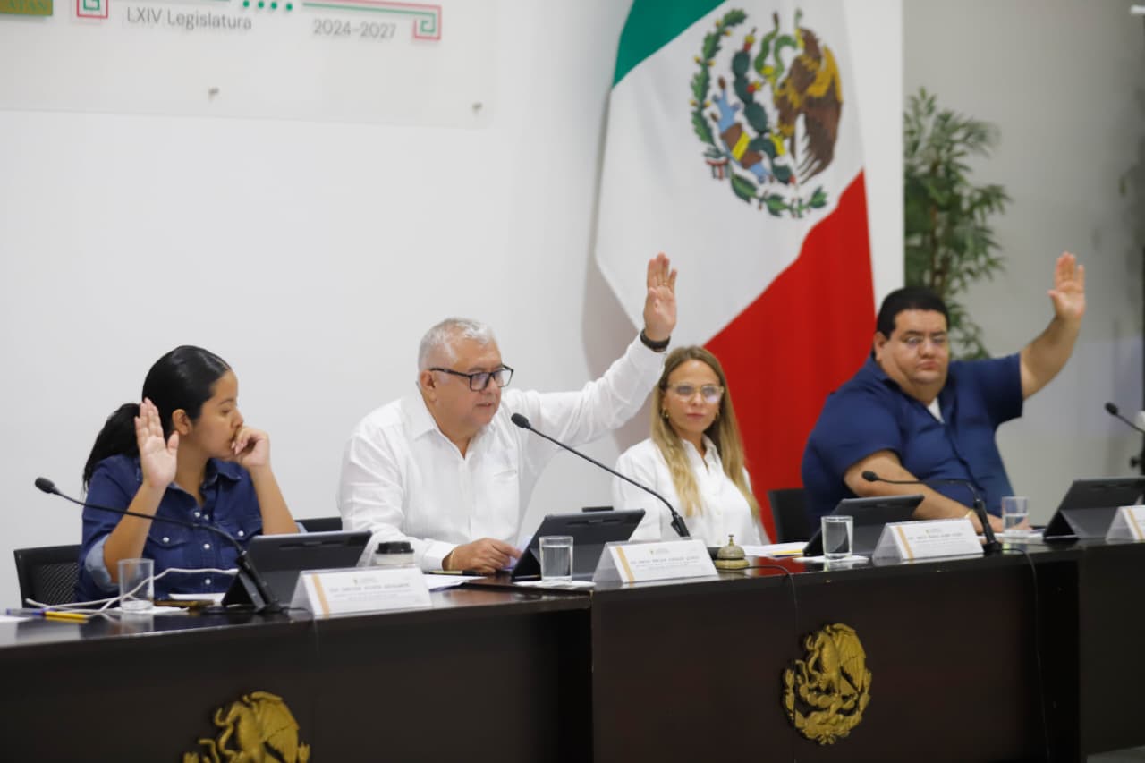 Aprueban en el Congreso de Yucatán proyecto de dictamen para el Reconocimiento al Médico del Año 2026 / Valoraron las trayectorias profesionales y aportaciones de los tres médicos propuestos