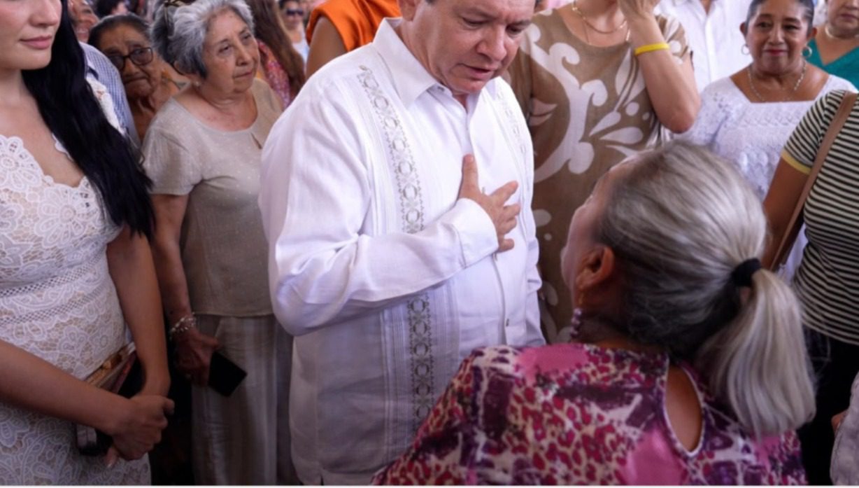 Dice el Gobierno de Yucatán que la JAPAY condonó “adeudo de 500 pesos” de señora Josefina y “verificará el suministro de agua en su domicilio” / Gestionan pensión de viudez