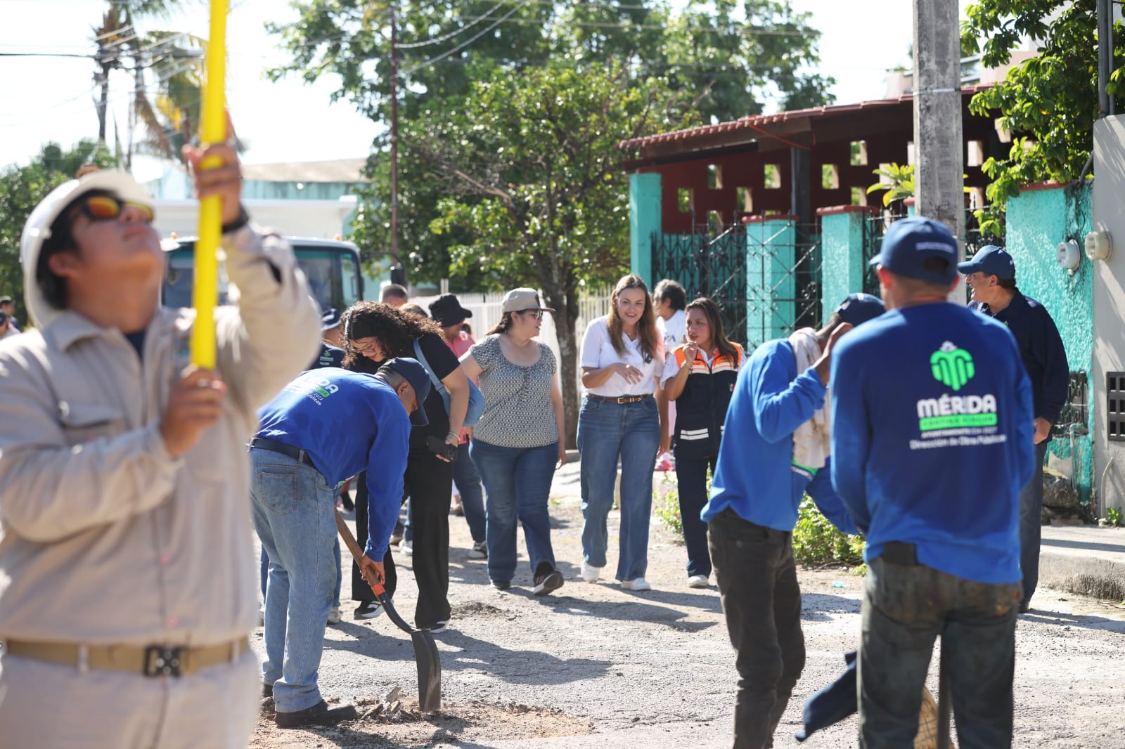 La presidenta municipal, Cecilia Patrón Laviada, encabezó en la Unidad Morelos el “megaoperativo número 28, donde coordinó acciones de mantenimiento urbano, limpieza, bacheo y recuperación de espacios públicos”
