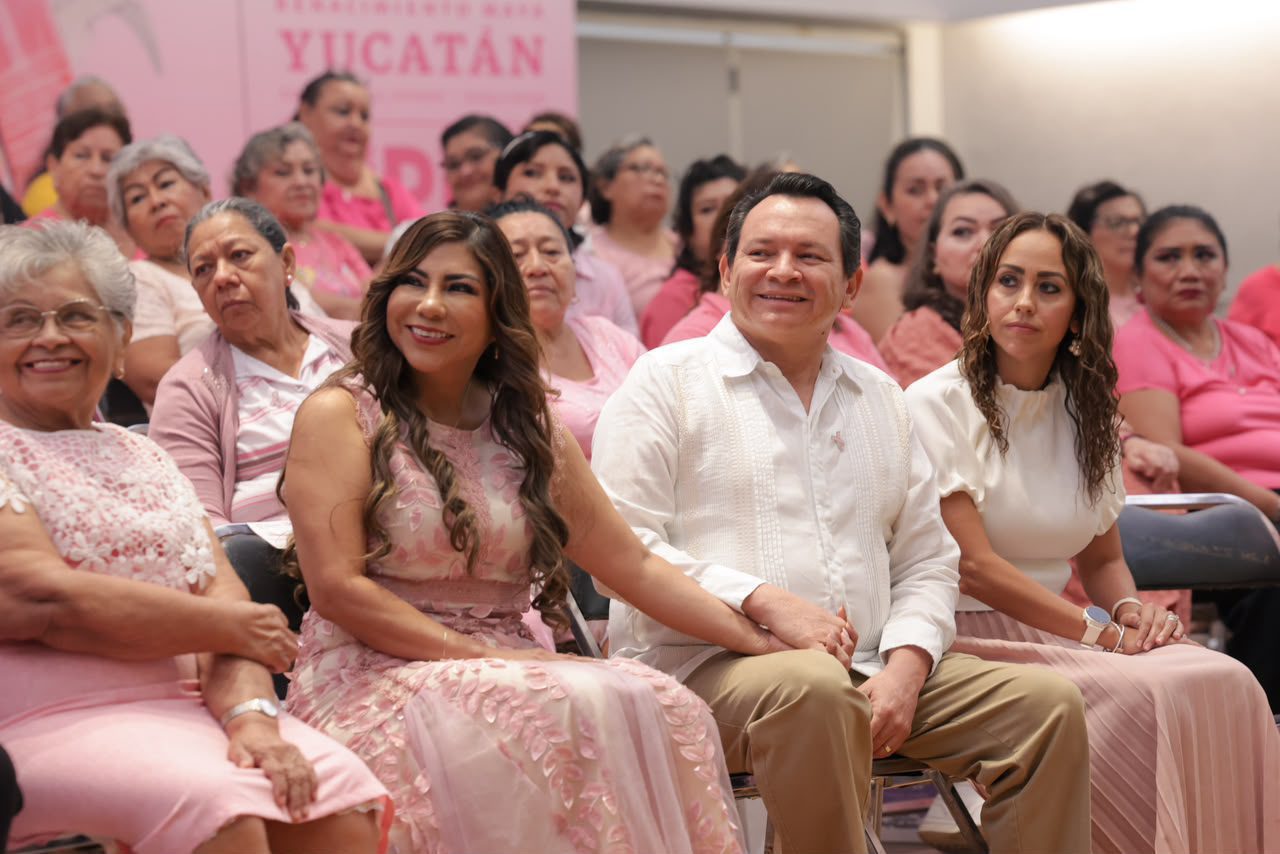 Después del cáncer, Fátima pidió a sus hijas tapar los espejos de su casa; 12 años después, a los 75, recibió su prótesis: el DIF Yucatán entregó 100 kits al cierre de la Agenda Rosa