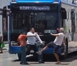 Cero tolerancia, asegura / Agencia de Transporte de Yucatán (ATY) dio a conocer que fueron corridos dos choferes por andarse aporreando a golpes