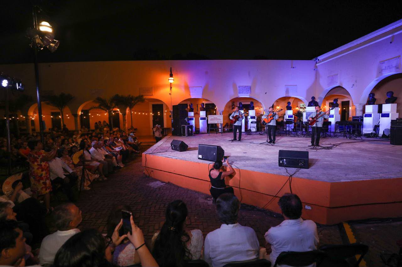 Serenatas de Santa Lucía cambian temporalmente de sede por trabajos de rehabilitación del parque / Continuarán realizándose todos los jueves a las 9 de la noche en los bajos del Palacio Municipal,